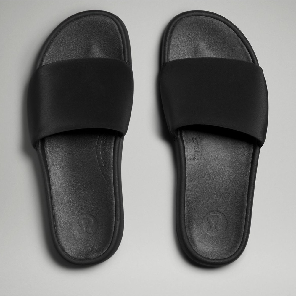 New in box Lululemon Restfeel Slides; black; size 8